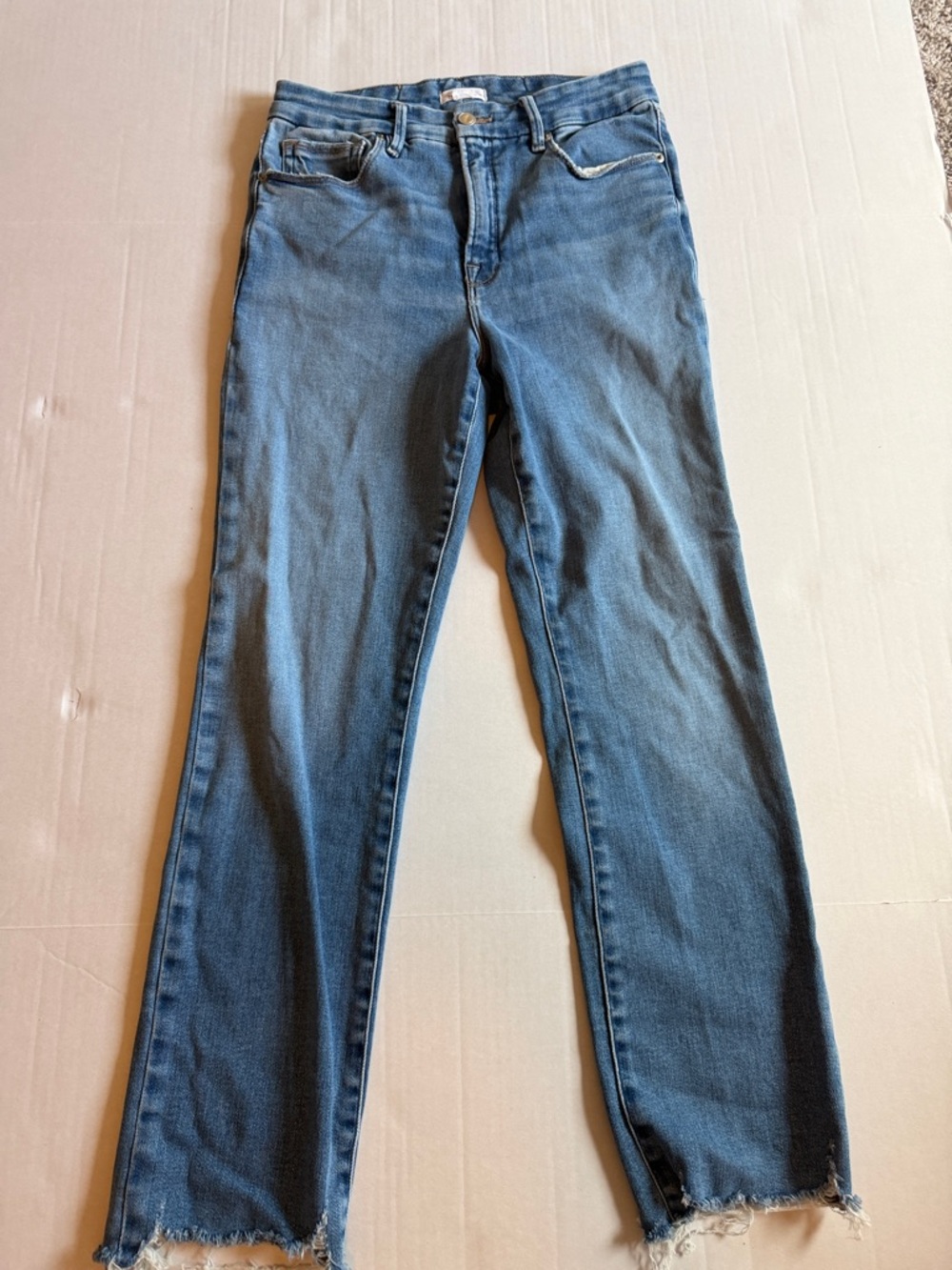 Good American Straight Leg Jeans in Blue Wash